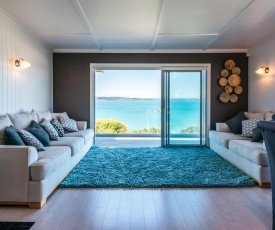 Rocky Bay Luxury Escape - Waiheke Holiday Home