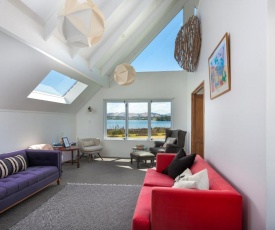 Seascape - light & lofty, views, great for groups!