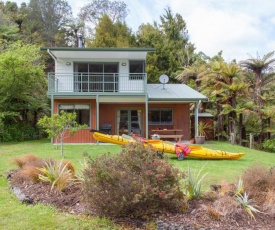R and R Lake House - Lake Rotoehu Holiday Home