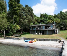 Onepoto Bay Lodge - Lake Rotoiti Holiday Home