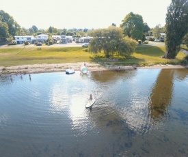 Jack & Di's Lakefront Motel