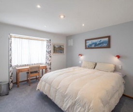 Christchurch 7 minutes drive from airport modernised Rimu House