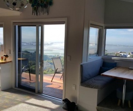 Sea Views, Self-contained Christchurch Apartment