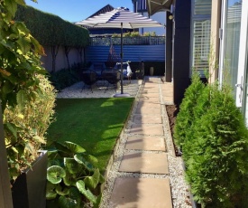 The Gardener's Cottage - Villa Apartment - Christchurch