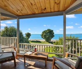 Collingwood Beach House - Golden Bay Holiday Home