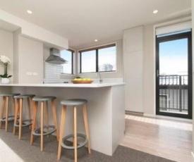 Five Star City Townhouse with a Carpark!