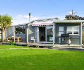 Pam's Place - Foxton Beach Holiday Home