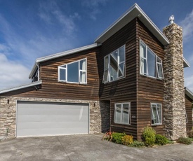 The Timber Manor - Ohakune Holiday Home