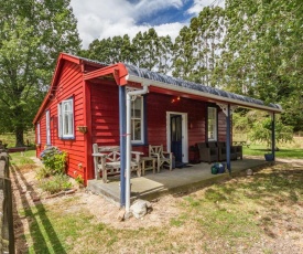 The Red Rooster Cottage - Raurimu Holiday Home
