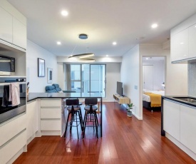2 Bedroom City Pad - Walk To The Skytower