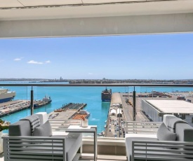 Lavish living with stunning harbour views and cprk