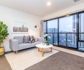 Lovely City Apartment! Views, Pool and Gym