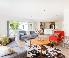 Luxury new modern 3 bedrooms house in Castor Bay & Milford near Takapuna walk to beach and mall