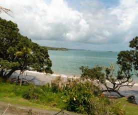 The Blue Bach - Coopers Beach Holiday Home