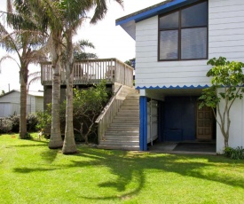 Matapouri Beach House with WiFi - Matapouri Bach