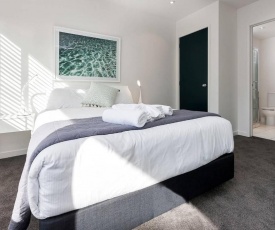 Modern light-filled luxury in Central Auckland
