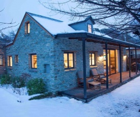 Arrow Cottage,Renovated Lux Retreat with King Beds