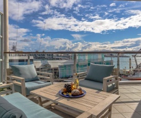 2BR Penthouse Waterfront Apt in CBD Auckland - FREE Parking!