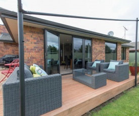 Modern Family Haven - Cromwell Holiday Home