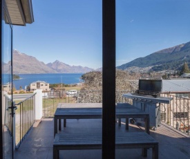 Lake and Mountain Ridge - Queenstown Apartment