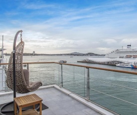Princes Wharf 1BR Sub-Penthouse with Panoramic City & Ocean Views