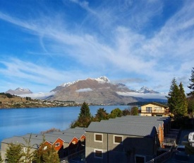 Lakefront Living - 4 Bedrm Apartment Alpine Vilage