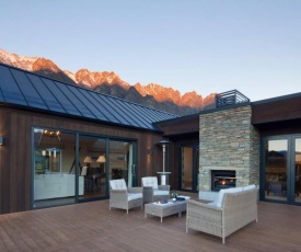 Luxury 5BDR Lodge - Ski, Golf & Relax In Style