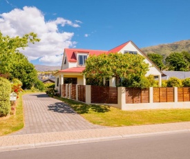 Meadowstone House - Wanaka Holiday Home