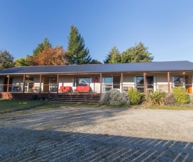 The Long House - Wanaka Holiday Home - Bachcare NZ