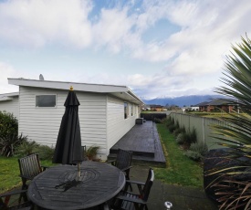 Peaceful Panorama - Te Anau Holiday Home