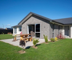 Relax on Rodeo - Te Anau Holiday Home