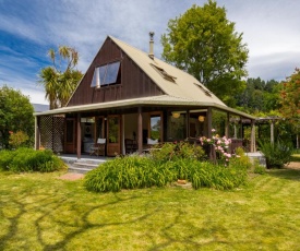 Secret Garden Lodge - Marahau Holiday Home