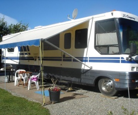 American Motorhome With All The Home Comforts