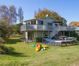 Absolute Waterfront with WiFi - Five Mile Bay Holiday Home