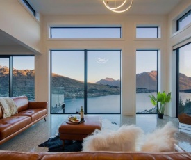 Sky Villa 1A- Luxurious Villa- Stunning Lake Views