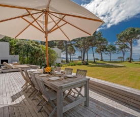 Golden Summers - Beachfront Matarangi Holiday Home