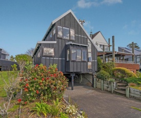The Good Vibe Bach - Pauanui Holiday Home