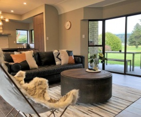 Luxury K-Lodge with Golf course view-Rotorua