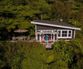 Tairua Treehouse - Tairua Holiday Home
