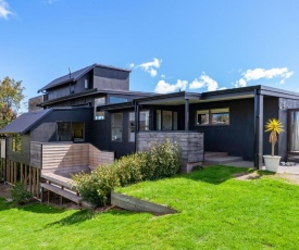 Views on Hilltop - Lake Taupo Holiday Home