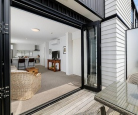 Centrally Located- Modern Sunny Townhouse