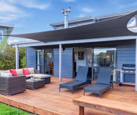 Blue Velvet Cottage - Lake Taupo Holiday Home