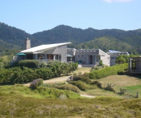 Medlands Beach Lodge